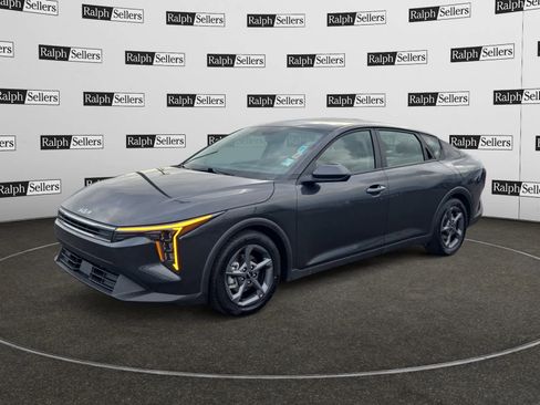 Used 2025 Kia K4 LXS image 2