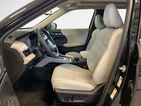 New 2025 Mitsubishi Outlander SEL image 11