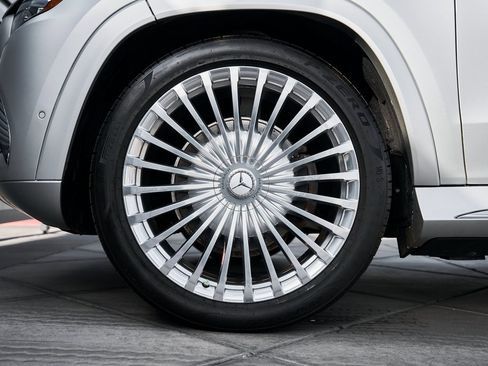 Used 2021 Mercedes-Benz Maybach GLS 600 4MATIC image 2