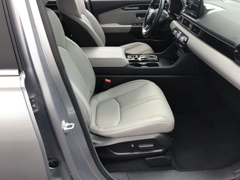 Used 2025 Honda Pilot EX-L image 12