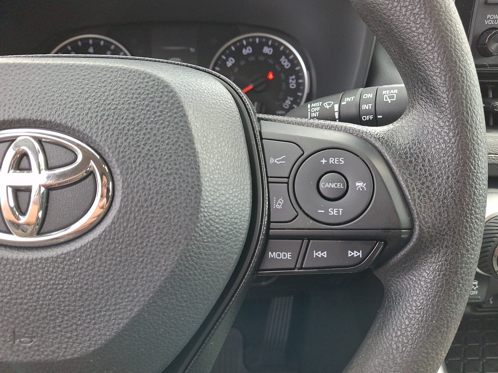 Used 2021 Toyota RAV4 XLE AWD/4WD image 23