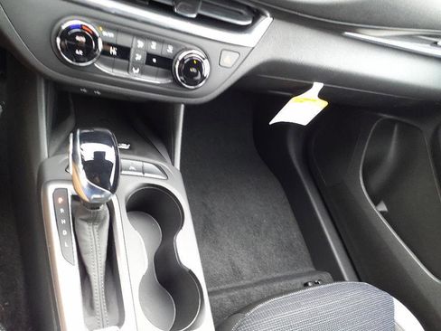 Certified 2024 Buick Envista Preferred w/ Convenience II Package image 14