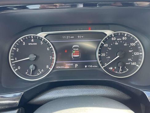 Used 2025 Nissan Pathfinder SV FWD image 23
