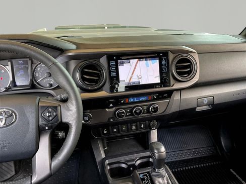 Used 2017 Toyota Tacoma SR5 RWD image 10