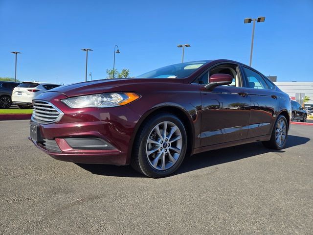 Used 2017 Ford Fusion SE FWD image 2
