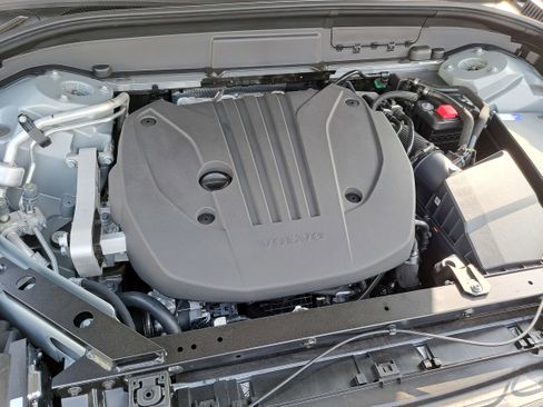 New 2026 Volvo XC60 B5 Ultra w/ Protection Package Premier image 9