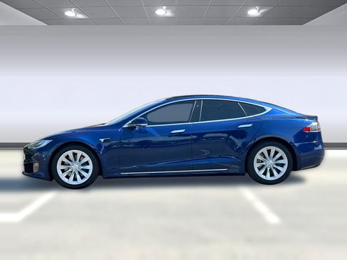 Used 2017 Tesla Model S 75 RWD image 2