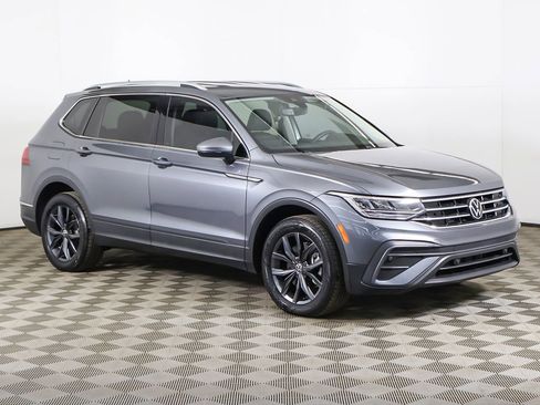 Certified 2023 Volkswagen Tiguan SE image 2