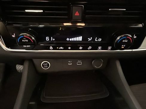 Used 2021 Nissan Rogue SV FWD image 23