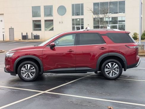 Used 2024 Nissan Pathfinder SL image 13