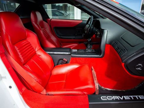 Used 1995 Chevrolet Corvette Convertible RWD image 11