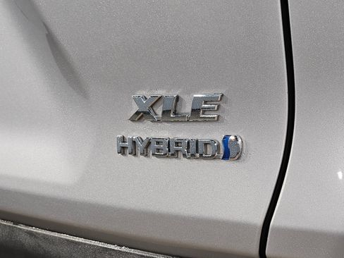 Used 2020 Toyota RAV4 XLE w/ Convenience Package image 38