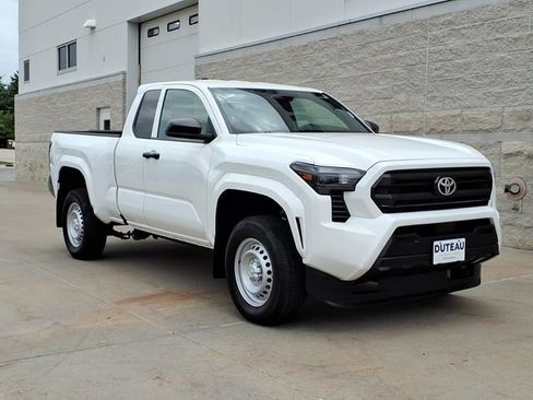 Used 2025 Toyota Tacoma SR RWD image 3