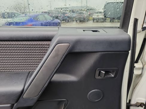 Used 2013 Nissan Titan SV w/ SV Value Truck Pkg image 13