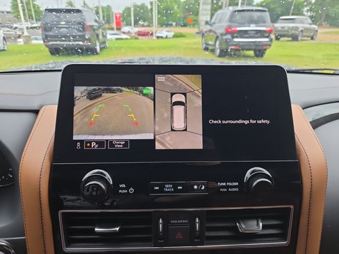 Used 2023 INFINITI QX80 Sensory w/ All-Season Package AWD/4WD image 16
