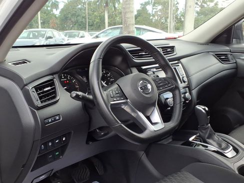 Certified 2020 Nissan Rogue SV image 13