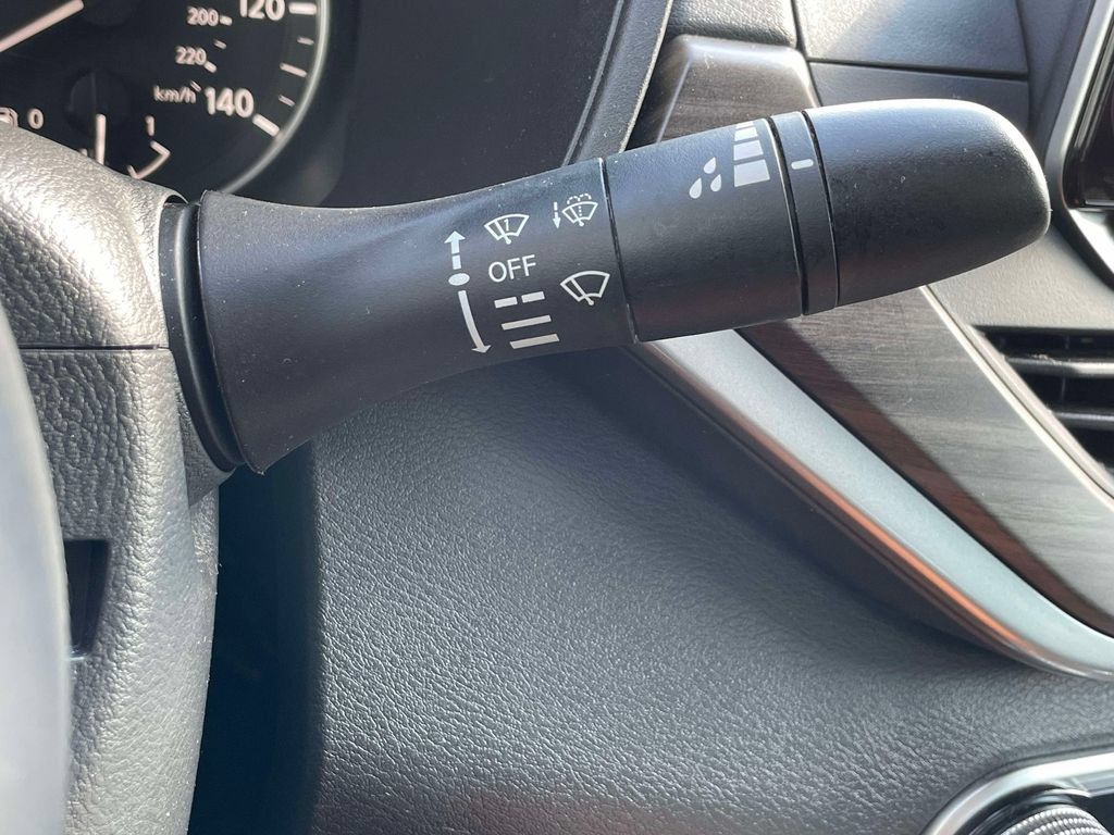Used 2025 Nissan Altima 2.5 SV FWD image 24