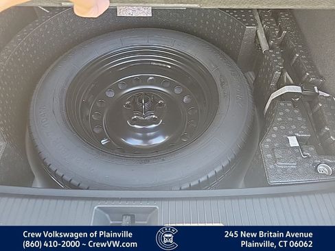 New 2025 Volkswagen Tiguan SE image 39