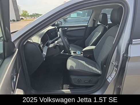 Used 2025 Volkswagen Jetta SE w/ Sunroof Package FWD image 3