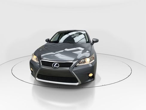 Used 2014 Lexus CT 200h image 2