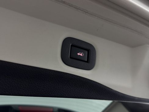 Used 2020 Nissan Rogue SV FWD image 31