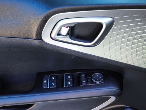 Used 2023 Kia Soul S FWD image 33