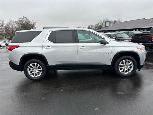 Used 2021 Chevrolet Traverse LS image 2