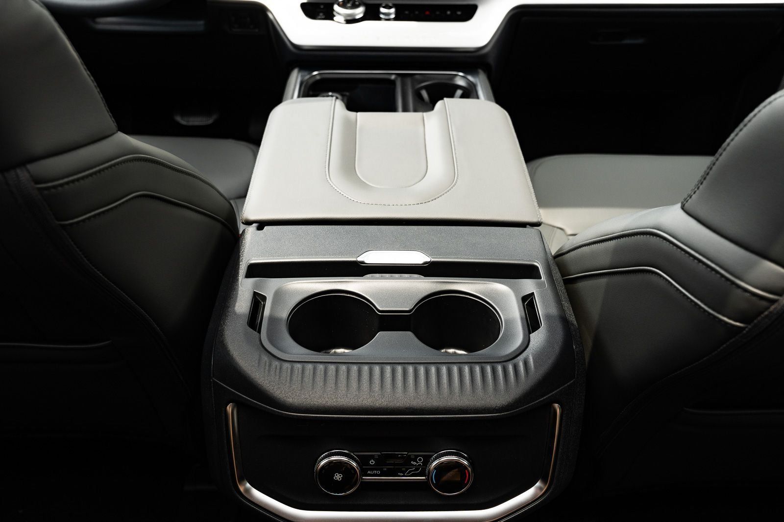 New 2026 Ford Expedition Active RWD image 25