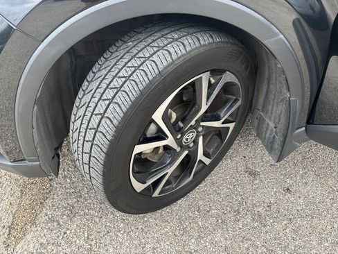 Used 2021 Toyota C-HR XLE FWD image 30