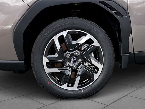 Used 2025 Subaru Forester Premium AWD/4WD image 11