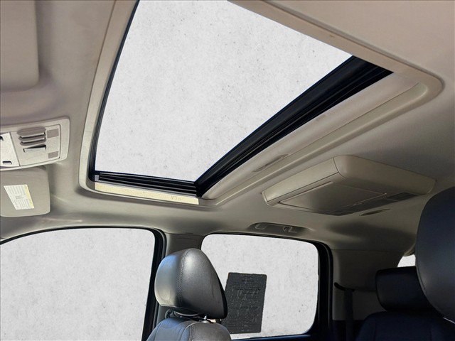 Used 2014 Chevrolet Suburban LTZ RWD image 17