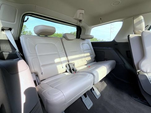 Certified 2023 Lincoln Navigator Reserve AWD/4WD image 21