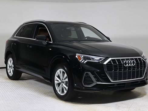 Used 2025 Audi Q3 2.0T Premium w/ Convenience Package image 7