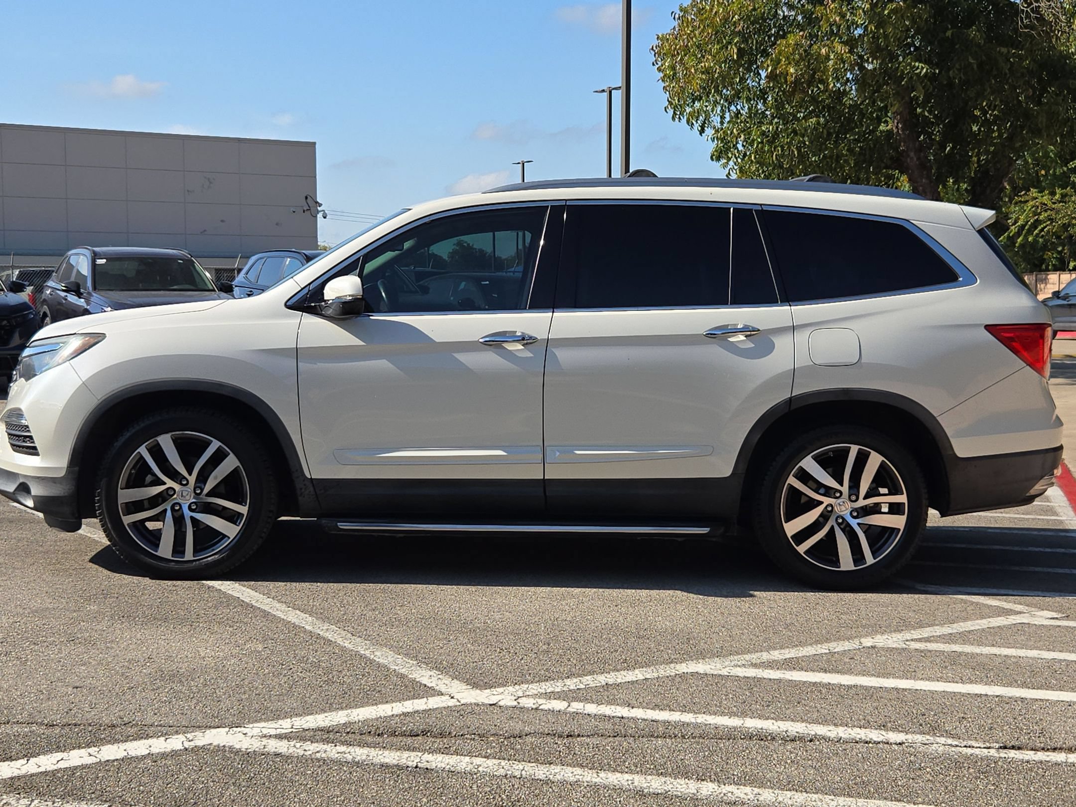 Used 2016 Honda Pilot Touring image 6