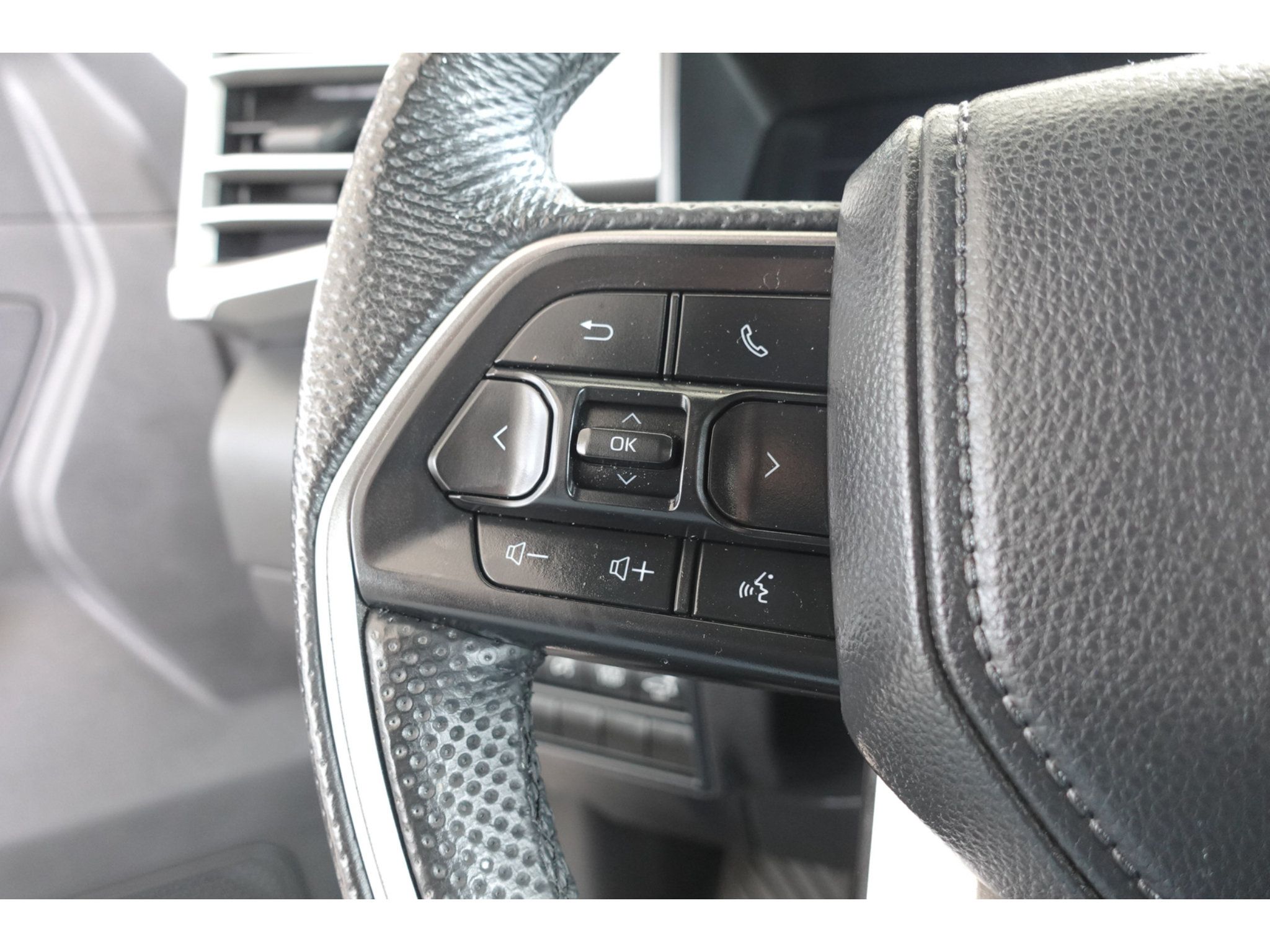 Used 2025 Toyota Tundra Limited AWD/4WD image 15