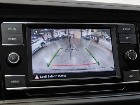 Used 2022 Volkswagen Jetta SE w/ Panoramic Sunroof Package FWD image 31