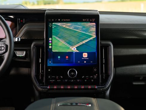 Used 2025 GMC Yukon XL AT4 AWD/4WD image 16