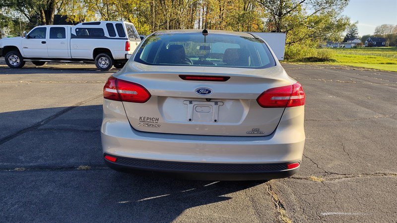 Used 2016 Ford Focus SE w/ SE Power Seat Package FWD image 4