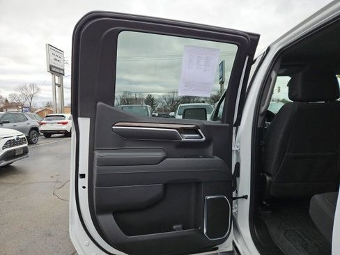 Used 2025 GMC Sierra 1500 Elevation w/ Preferred Package image 18