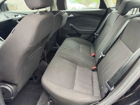 Used 2017 Ford Focus SE image 16