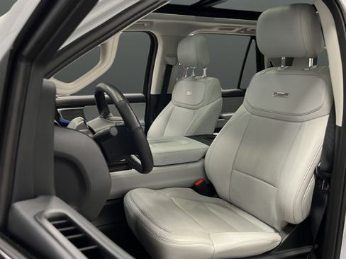 Used 2025 Ford Expedition Platinum AWD/4WD image 9