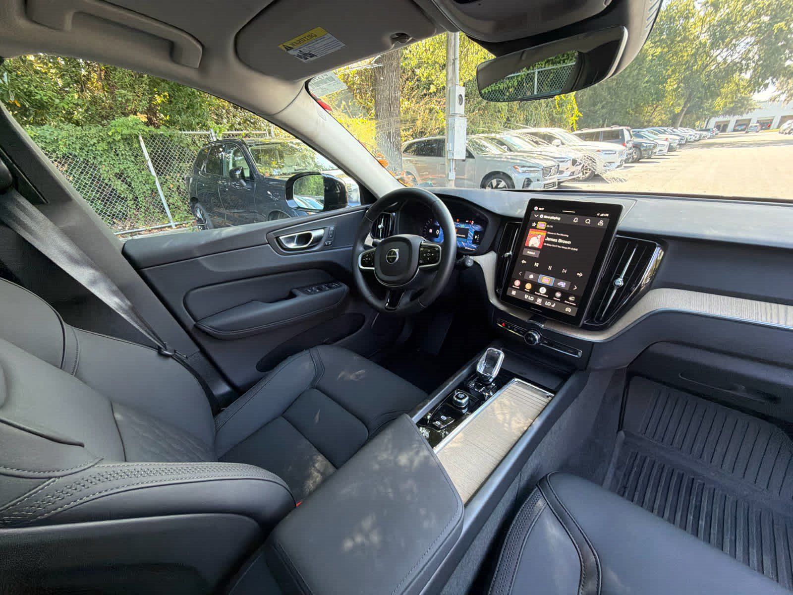 Used 2026 Volvo XC60 B5 Plus AWD/4WD image 18