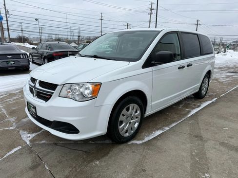 Used 2019 Dodge Grand Caravan SE w/ UConnect Hands-Free Group image 6