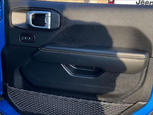 Used 2024 Jeep Wrangler Sahara w/ Technology Group image 21