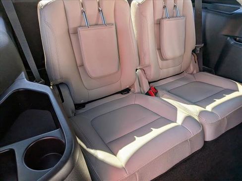 Used 2018 Ford Explorer Limited image 19