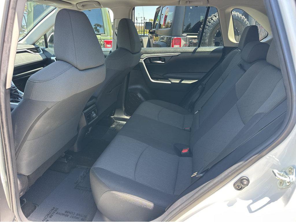 Used 2021 Toyota RAV4 XLE w/ Convenience Package FWD image 10