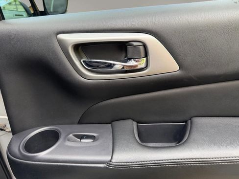 Used 2019 Nissan Pathfinder SV AWD/4WD image 40