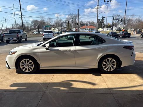 Used 2023 Toyota Camry SE FWD image 5