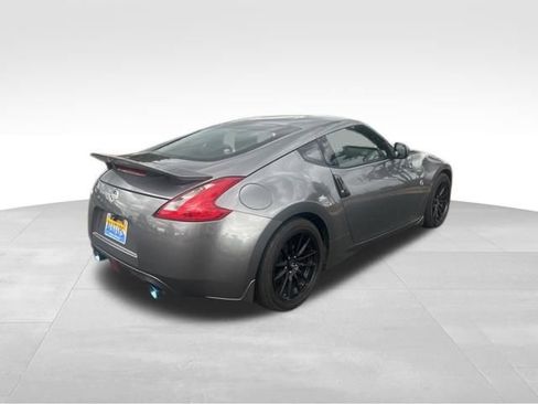 Used 2017 Nissan 370Z Coupe RWD image 11