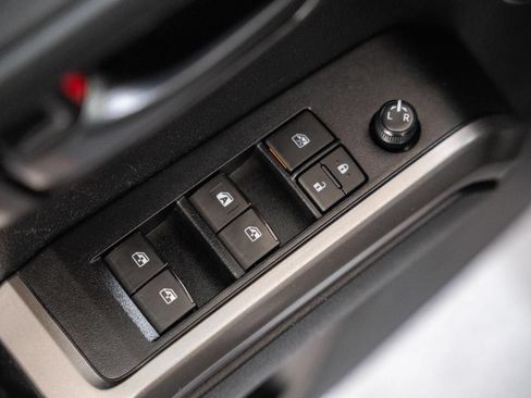 Used 2022 Toyota Tacoma SR5 AWD/4WD image 44